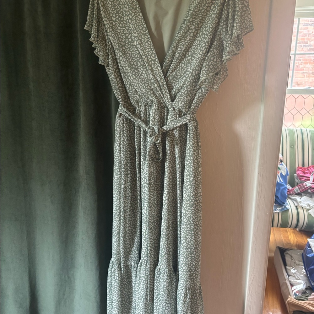 Green Wrap Tiered Midi Sundress - Picture 2 of 4
